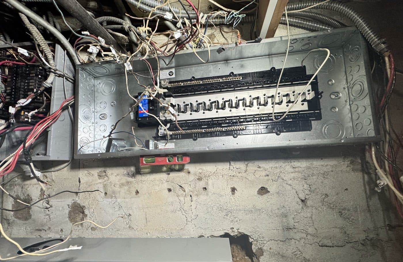 Main electrical panel branch wiring